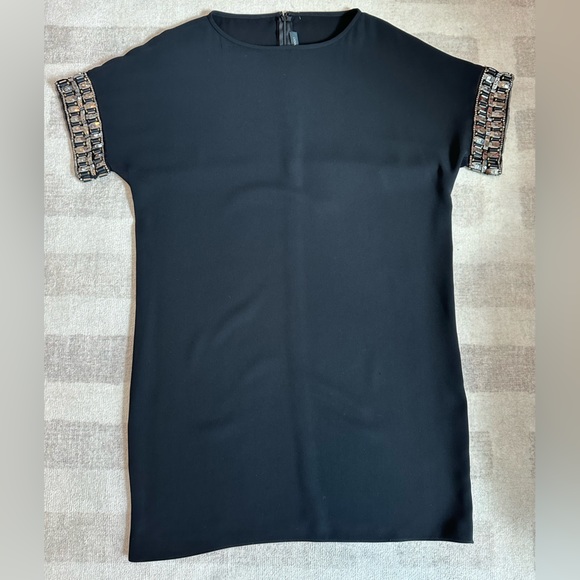 Carmen Marc Valvo Short-Sleeve Beaded Crepe Mini Dress Black (Size 6) - Picture 4 of 11